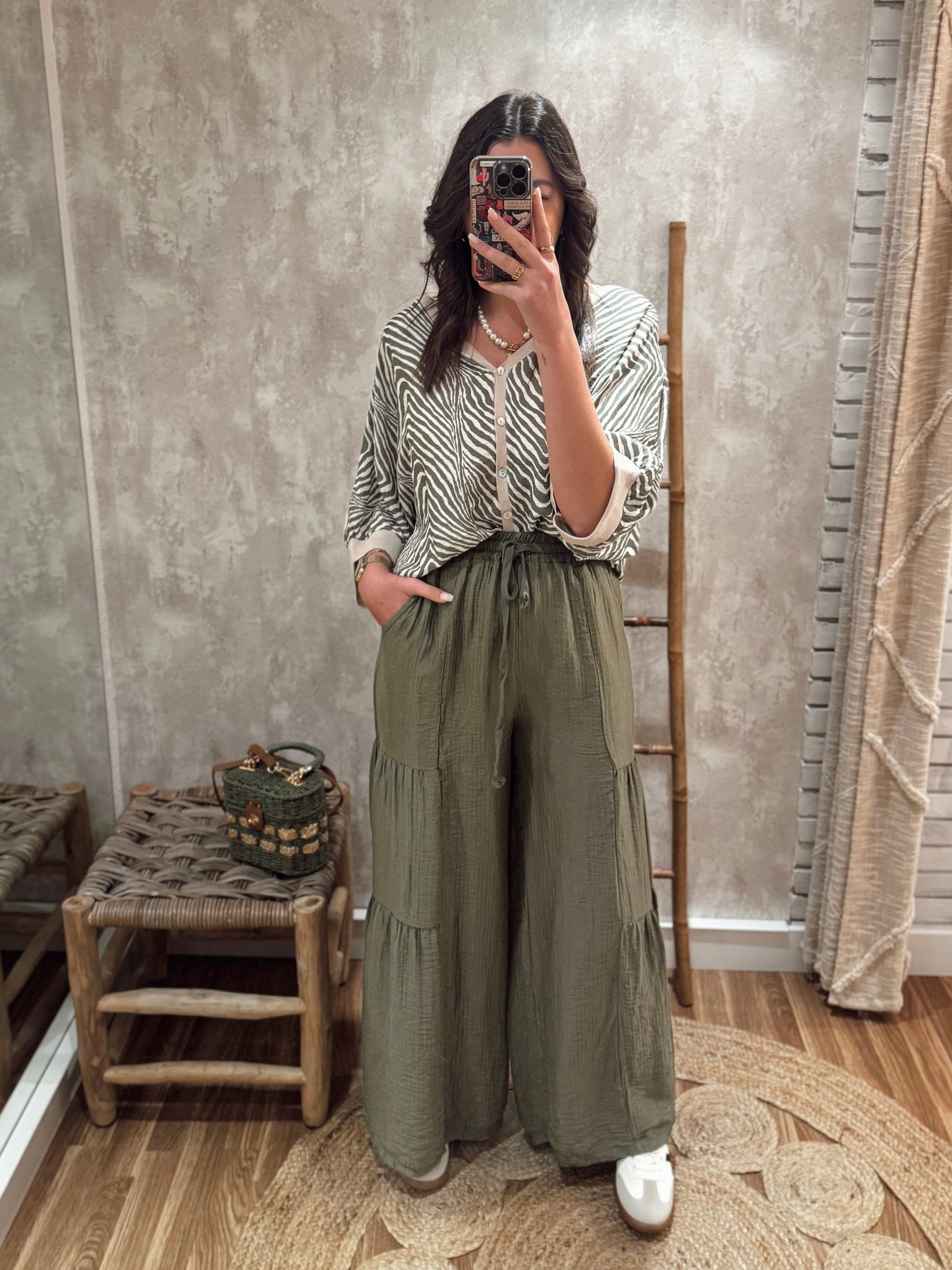 Pantalones anchos de tejido ligero y fluido
