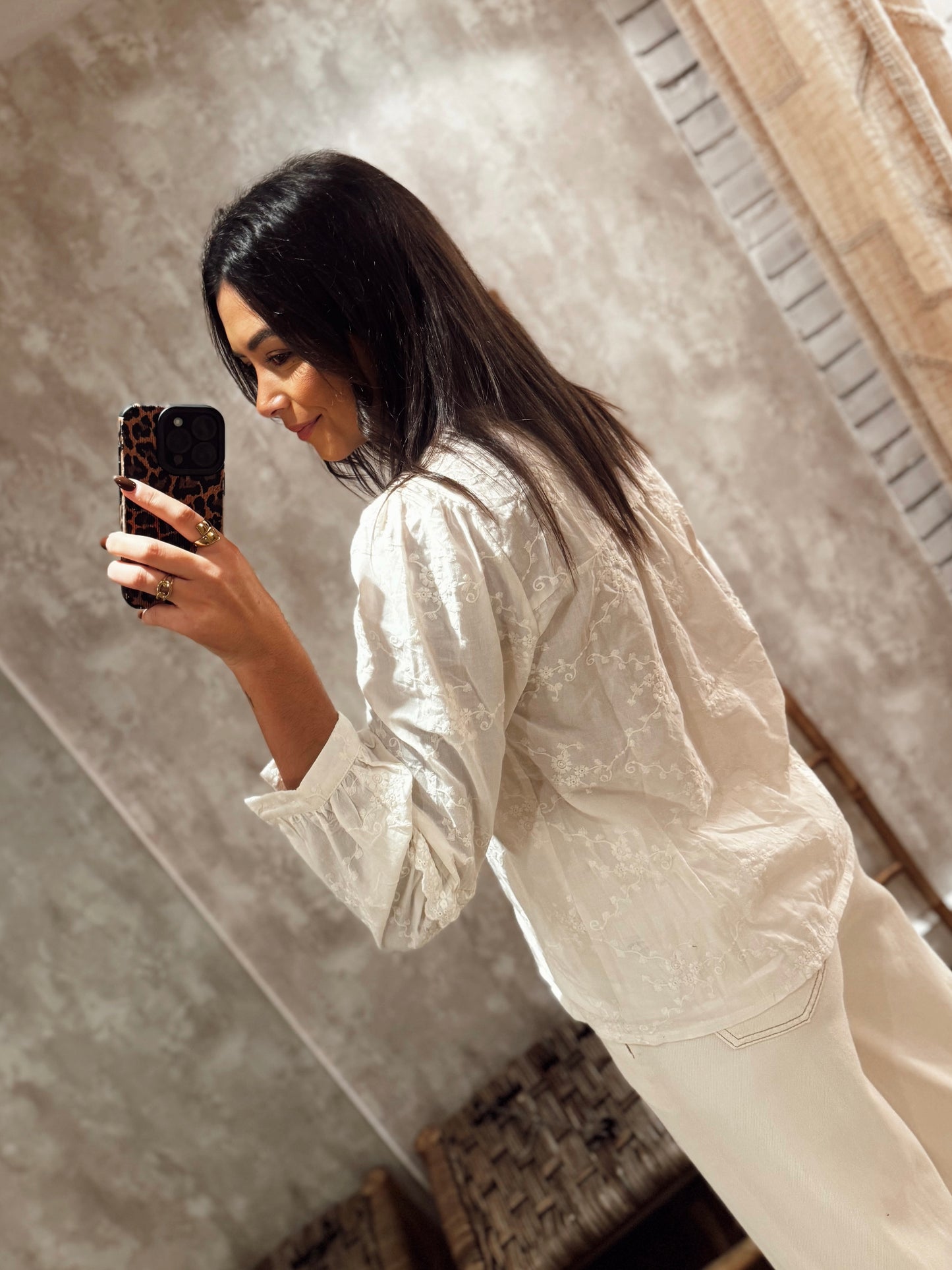 Camisa Bordada Sem Colarinho