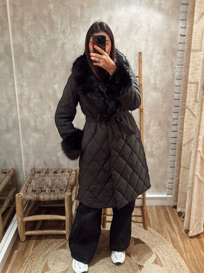 Quispo acolchoado impermeável c/ pêlo removível