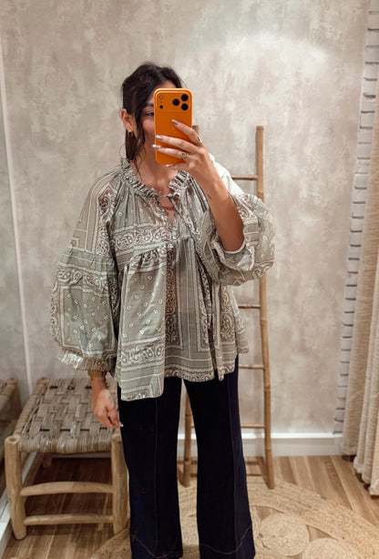 Blusa Paisley “Scarf Print” Fluida