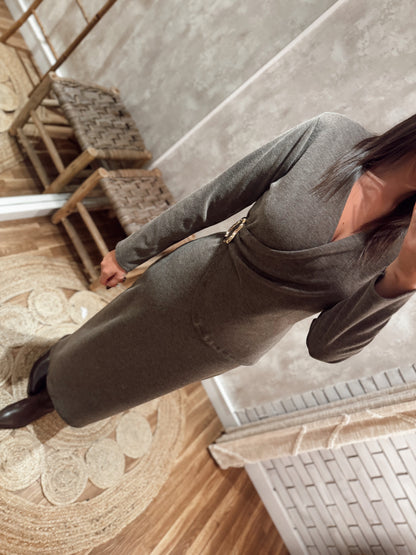 Vestido midi em malha suave c/detalhe dourado