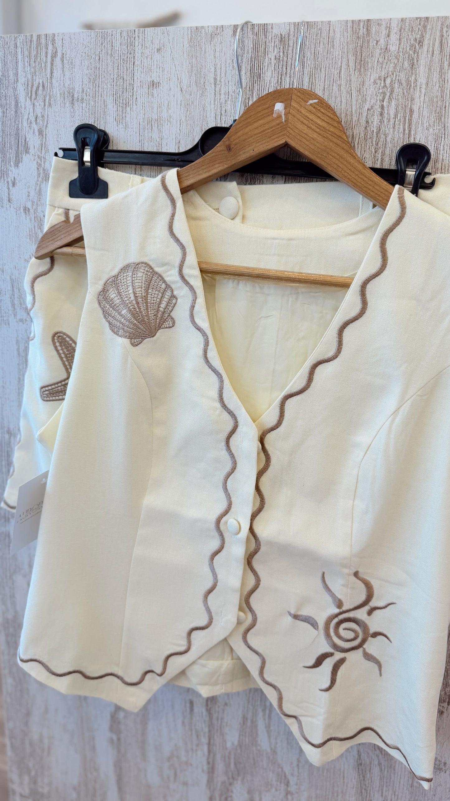 Conjunto Colete + Calção Efeito Linho c/bordados