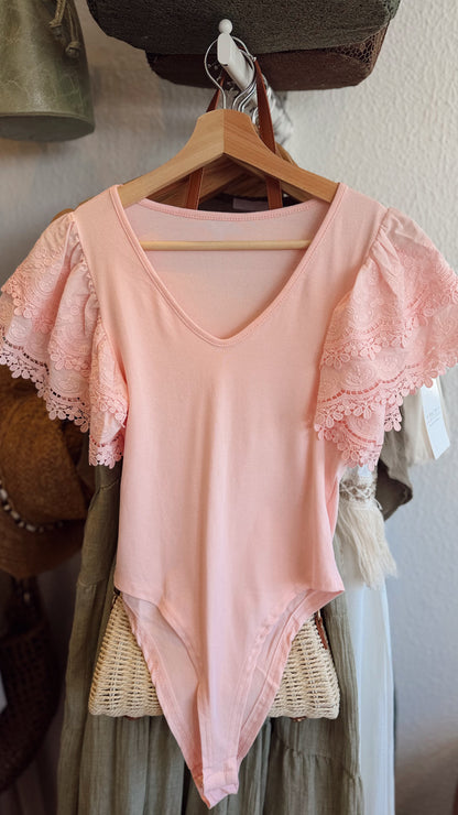 Body em algodão c/mangas rendadas
