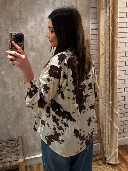 Camisa de satén con estampado de vaca