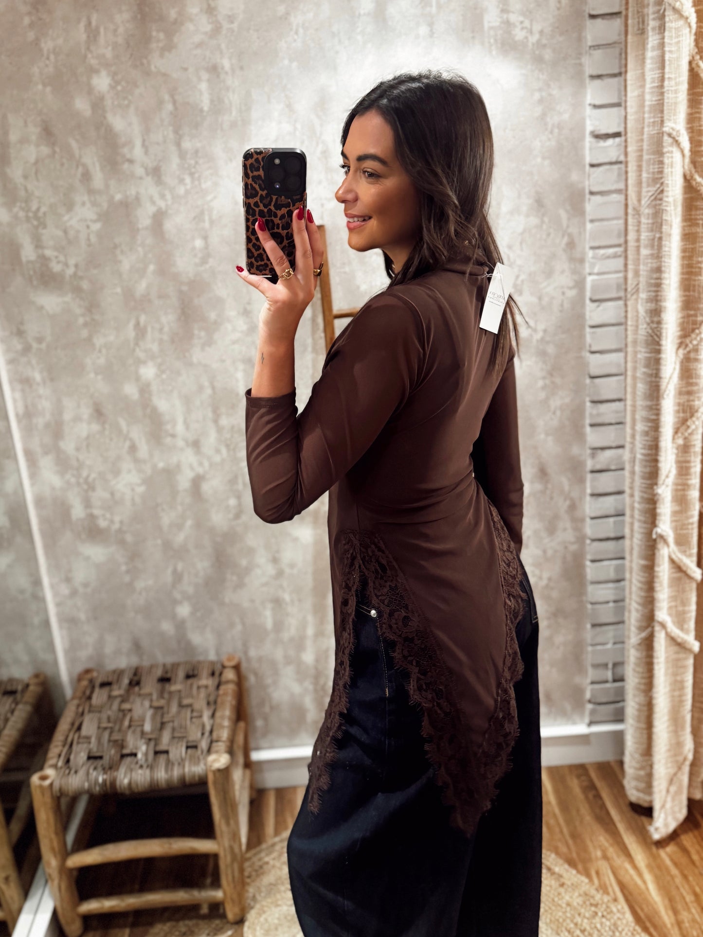 Blusa assimétrica c/renda