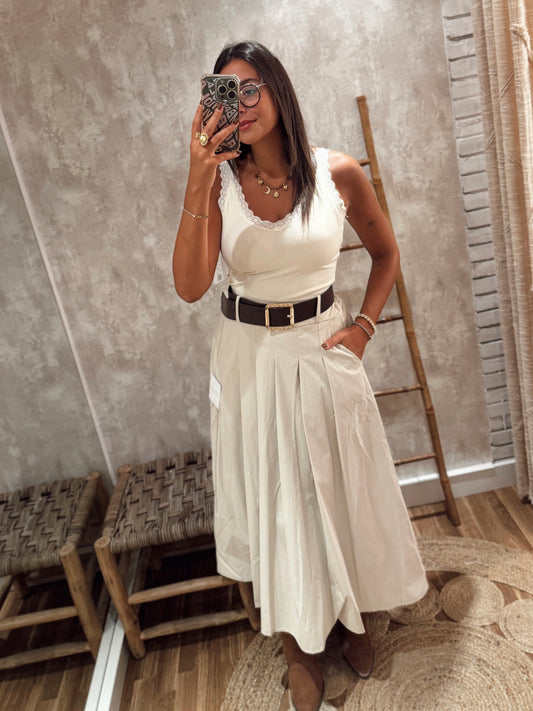 Falda midi en tejido estilo gabardina con cinturón