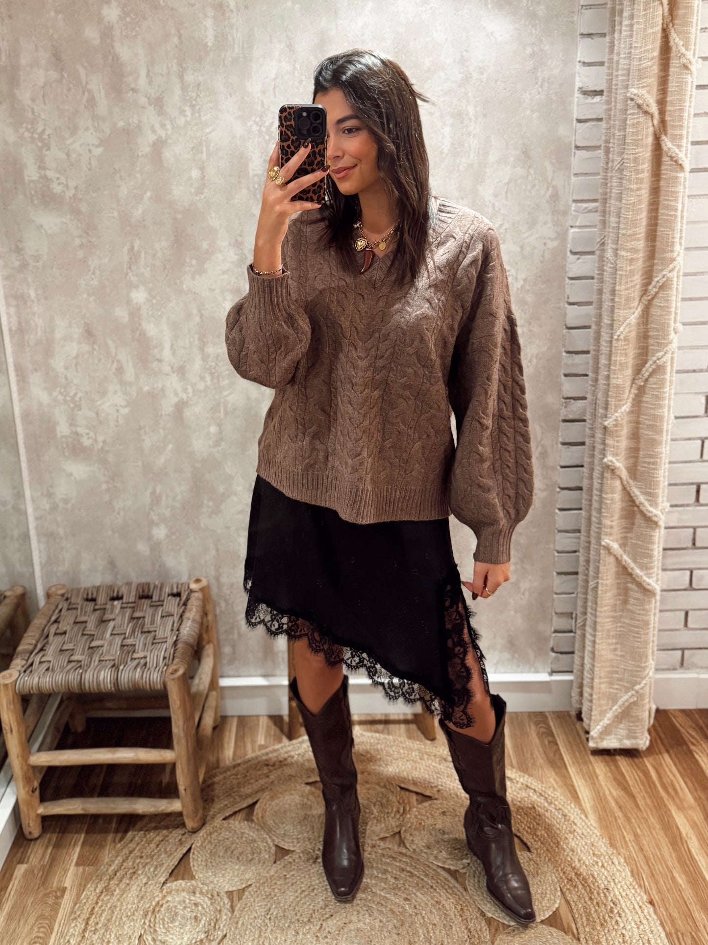 Saia Assimétrica com Renda curta