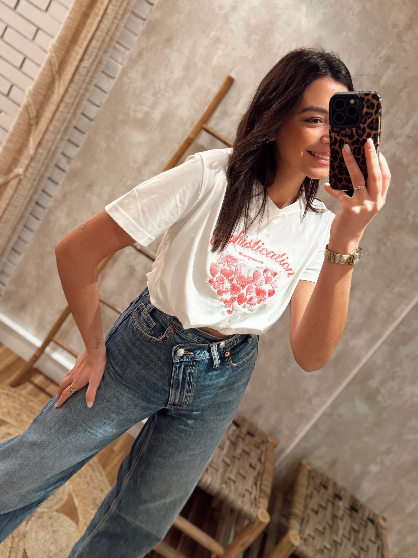 T-shirt c/corações bordados