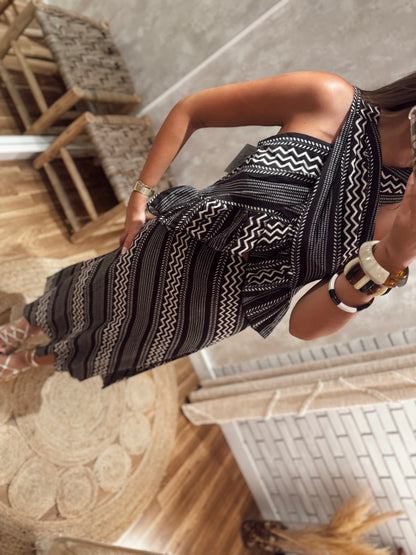 Conjunto de top y falda con volantes (negro y blanco)