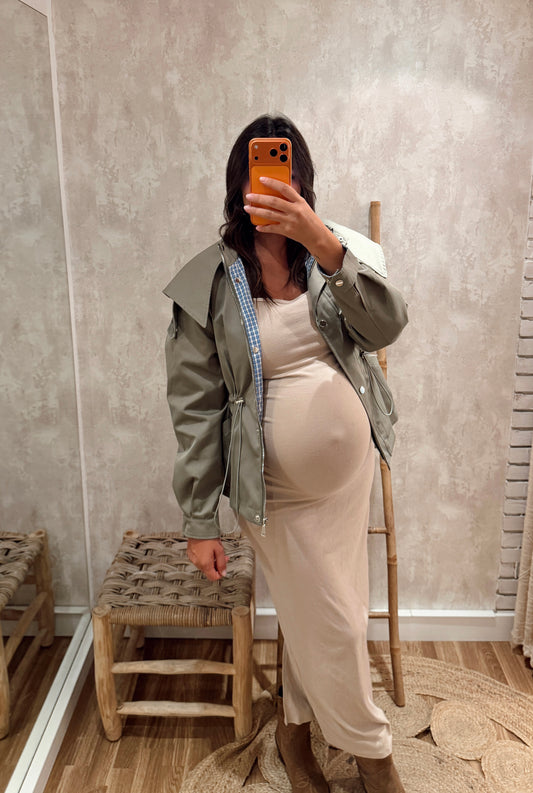 Gabardine com Capuz e Ajuste na Cintura