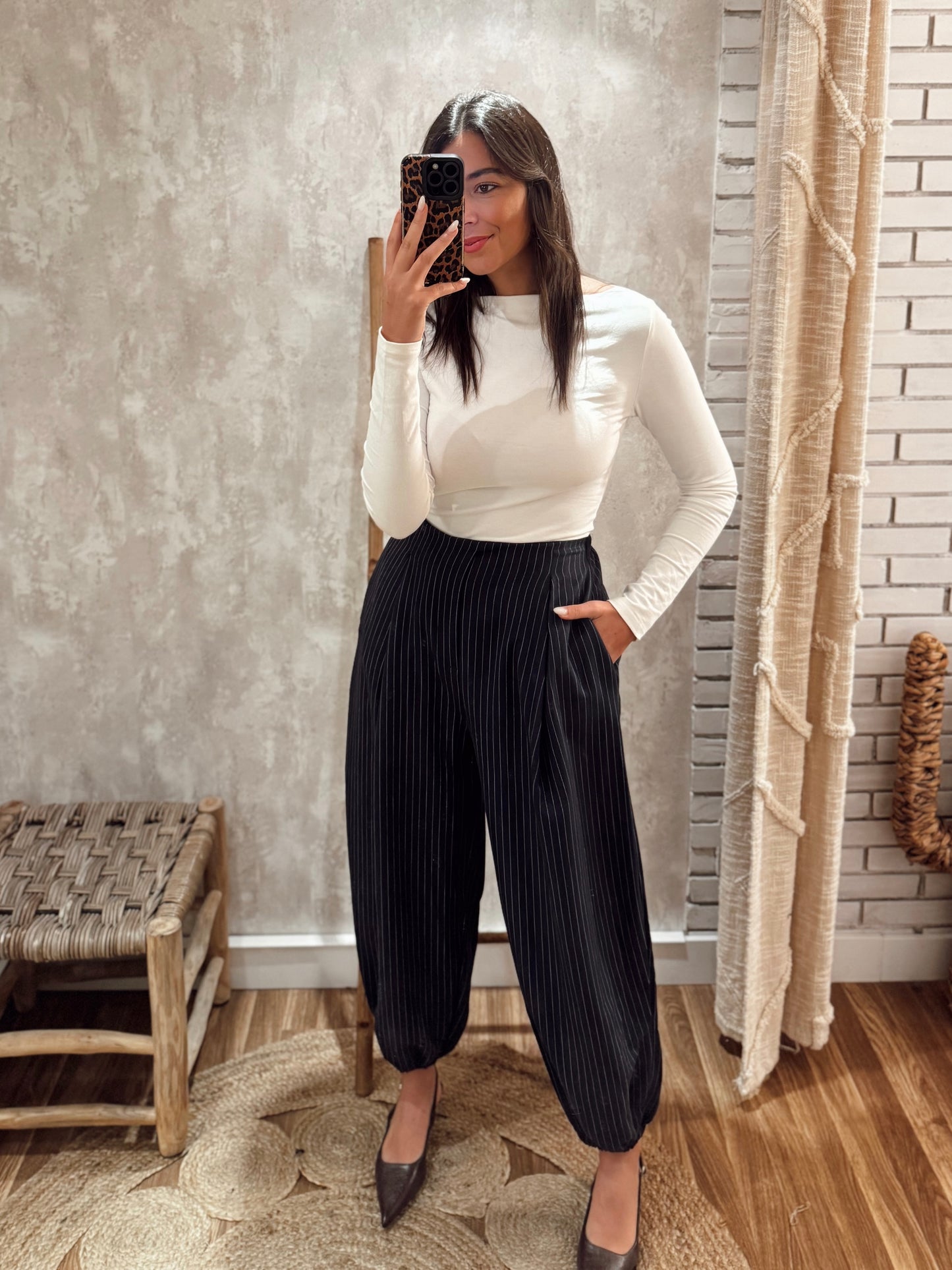 Calças estilo alfaiataria – modelo Aladdin com riscas