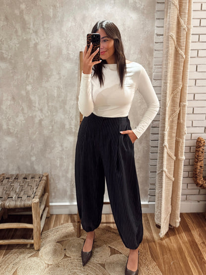 Calças estilo alfaiataria – modelo Aladdin com riscas