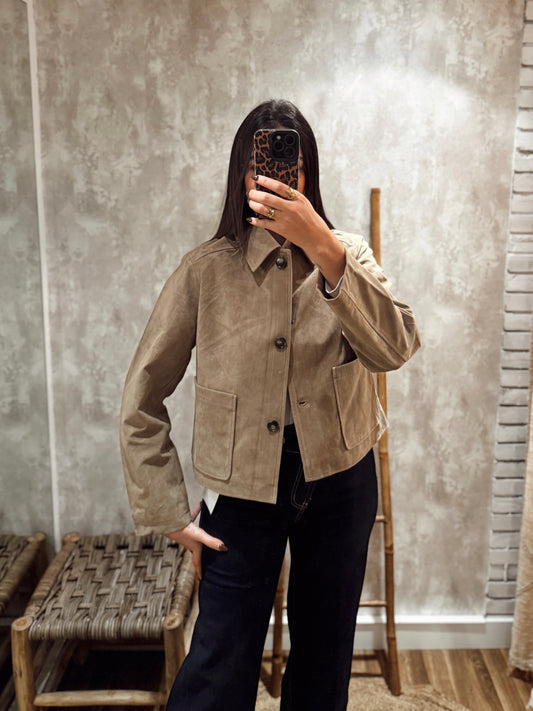 Casaco curto em pele de pêssego