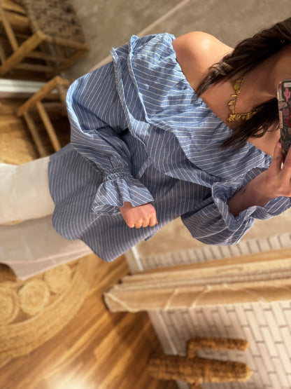 Blusa con hombros descubiertos y volantes