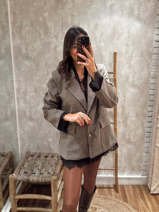 Blazer com renda incorporada