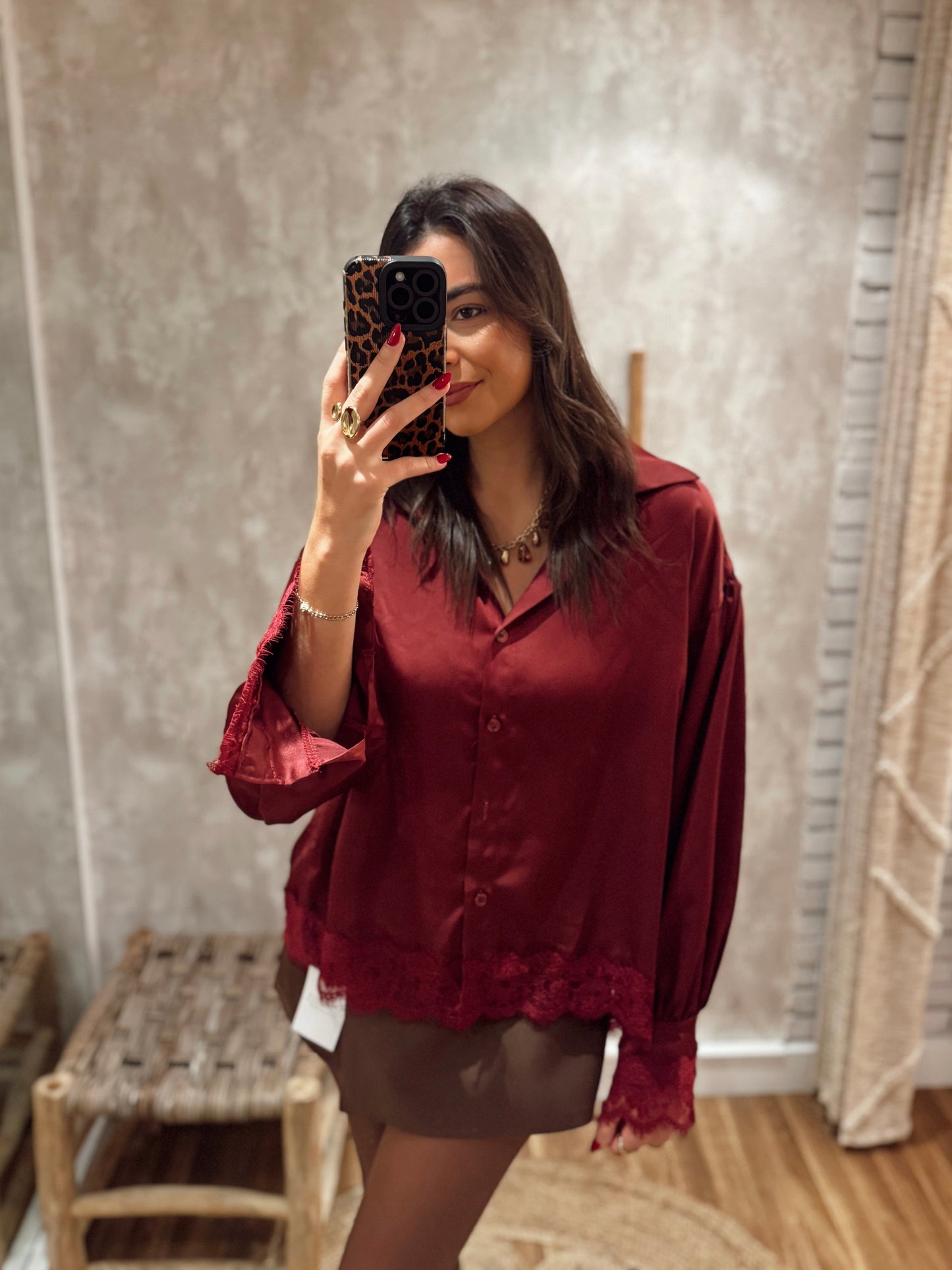 Camiseiro acetinado com renda