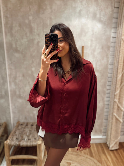 Camiseiro acetinado com renda