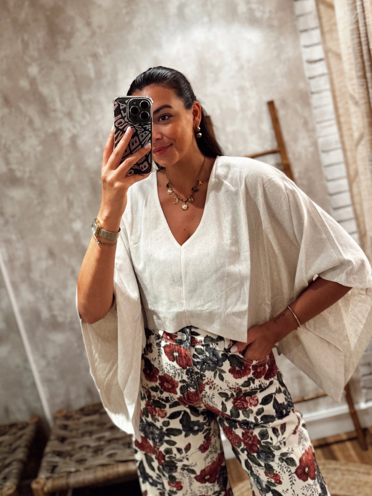 Blusa Mochy larga em linho com corte fluido e mangas amplas -  bege