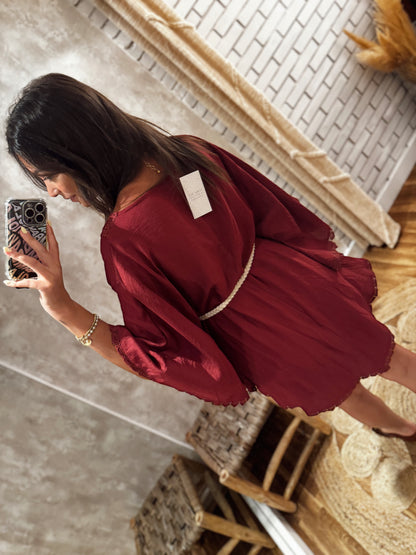 Blusa tipo capa com renda e cinto cordão