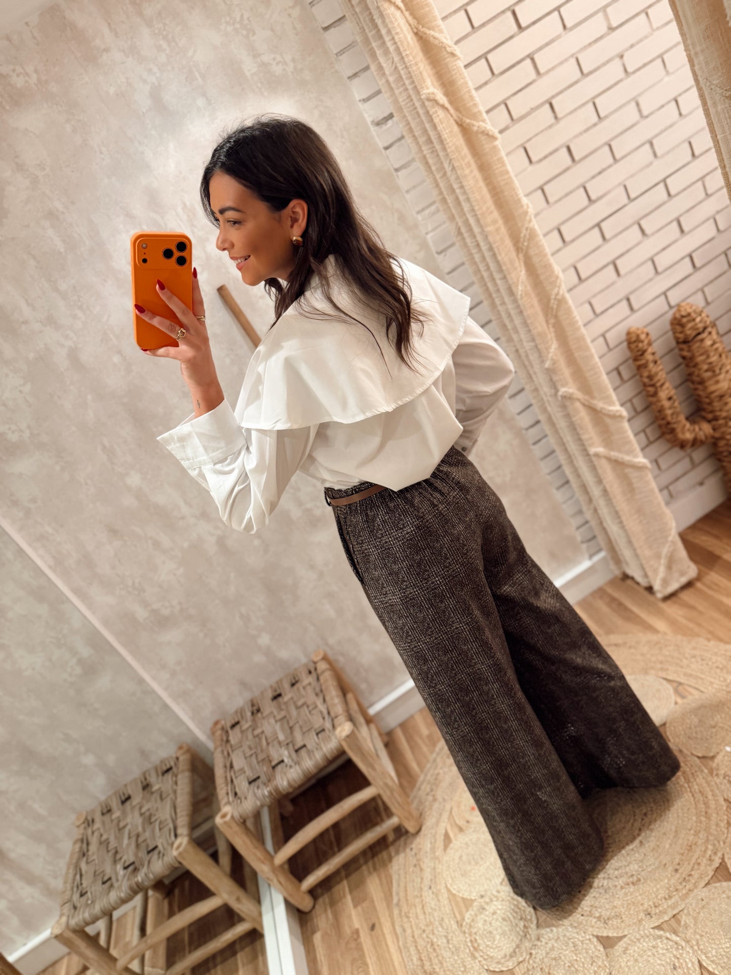 Calças de Perna Larga com Padrão Xadrez em Tons de Castanho e Bege