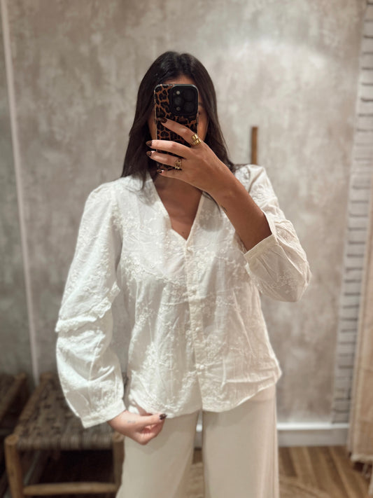 Camisa Bordada Sem Colarinho