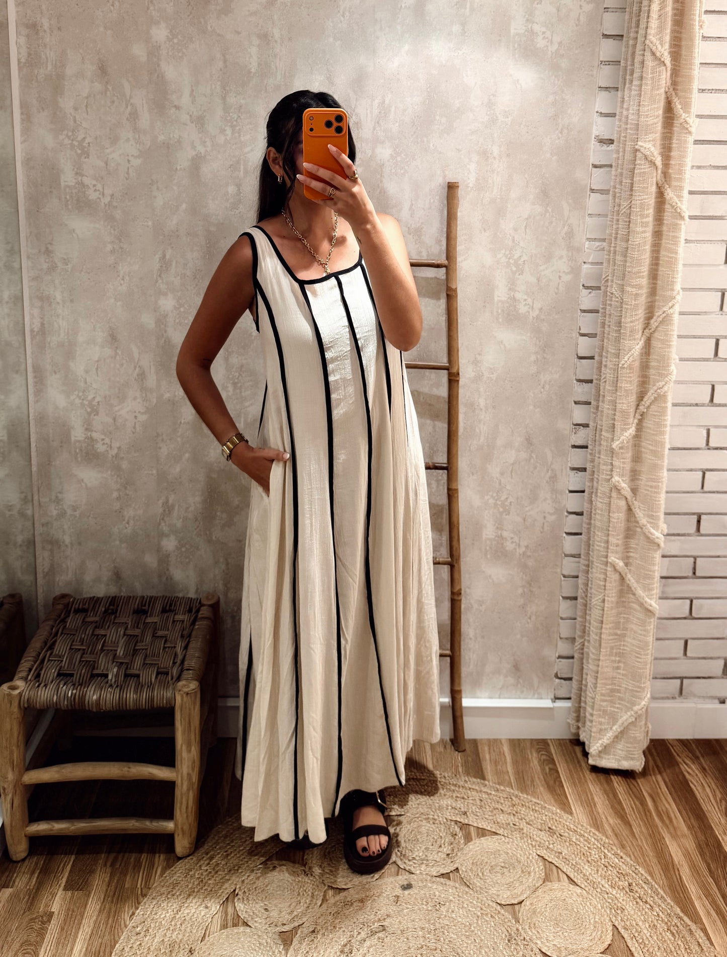 Vestido Longo Linhas Verticais