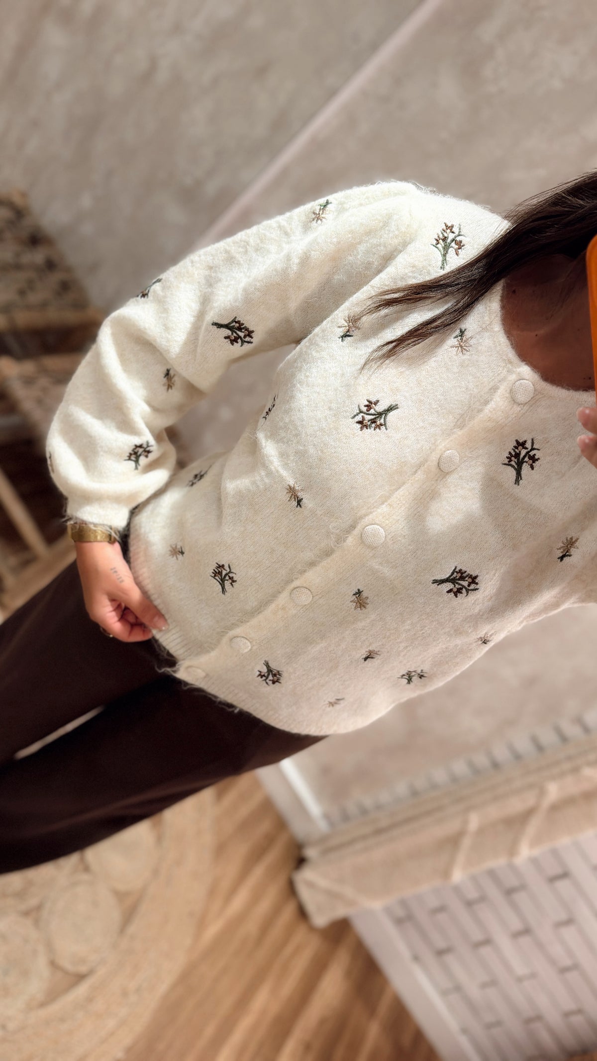 Cardigan Bordado com Botões Forrados