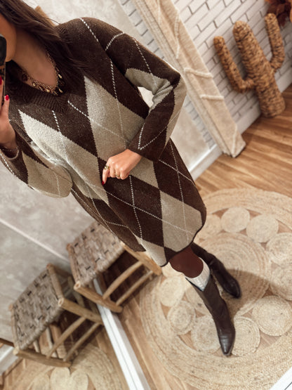 Vestido de malha com padrão de losangos