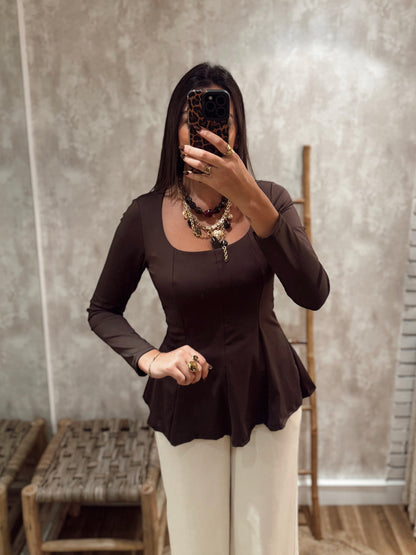 Blusa em lycra com efeito peplum