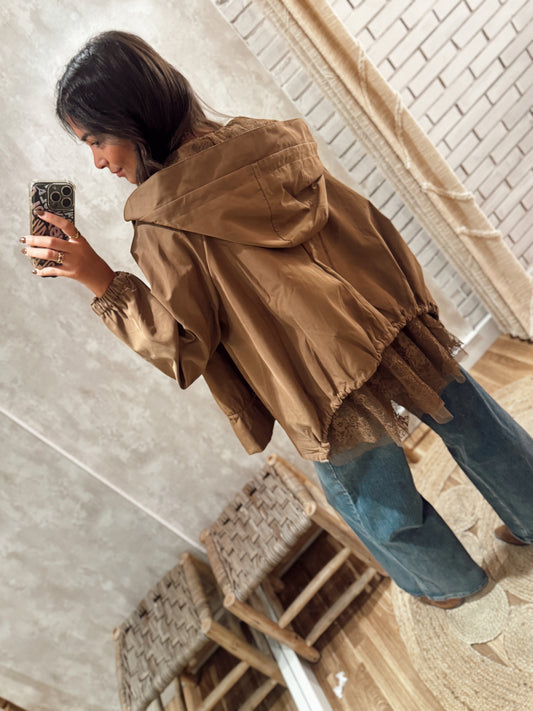 Chaqueta estilo gabardina con encaje - Camel