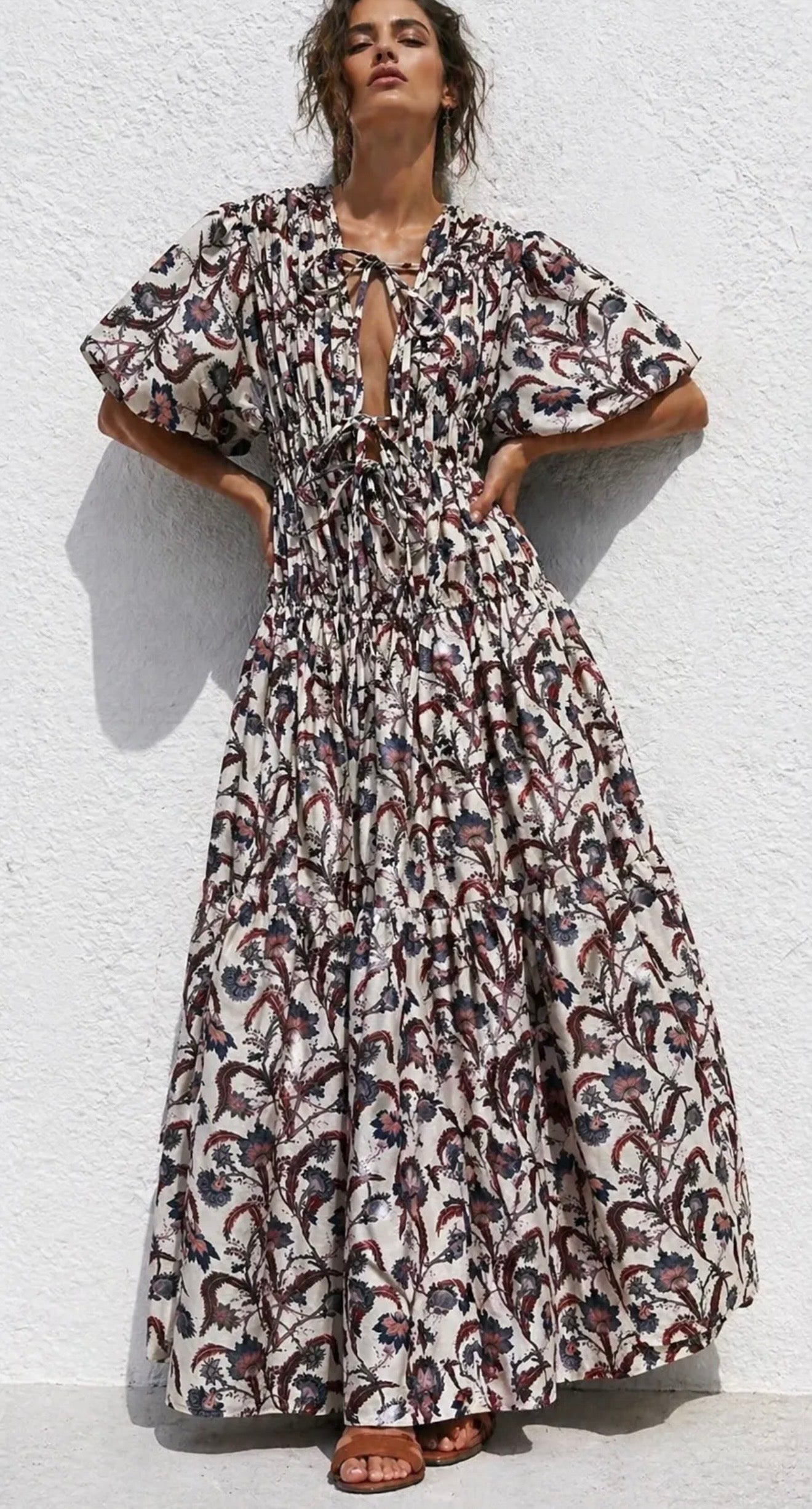 Vestido Comprido Floral em Camadas