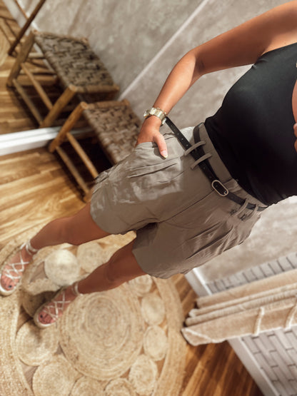 Shorts en tejido efecto lino de corte clásico (cinturón incluido)