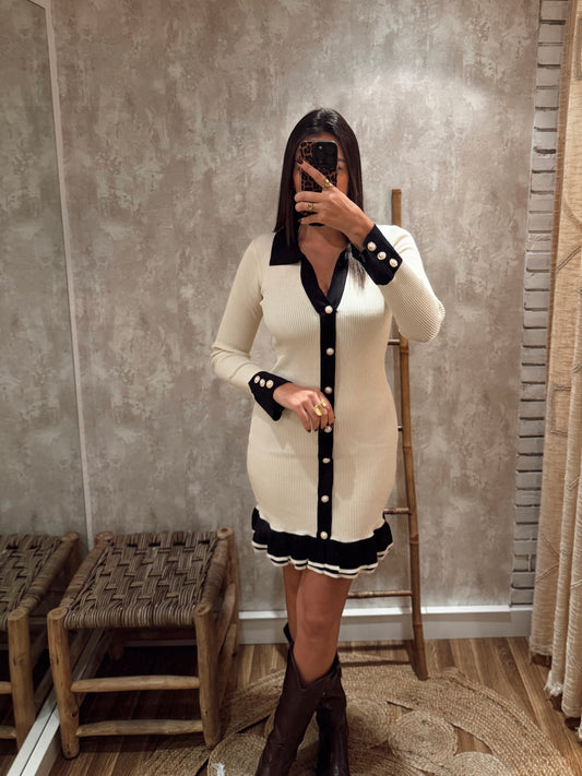 Vestido em malha canelada com detalhe contrastante