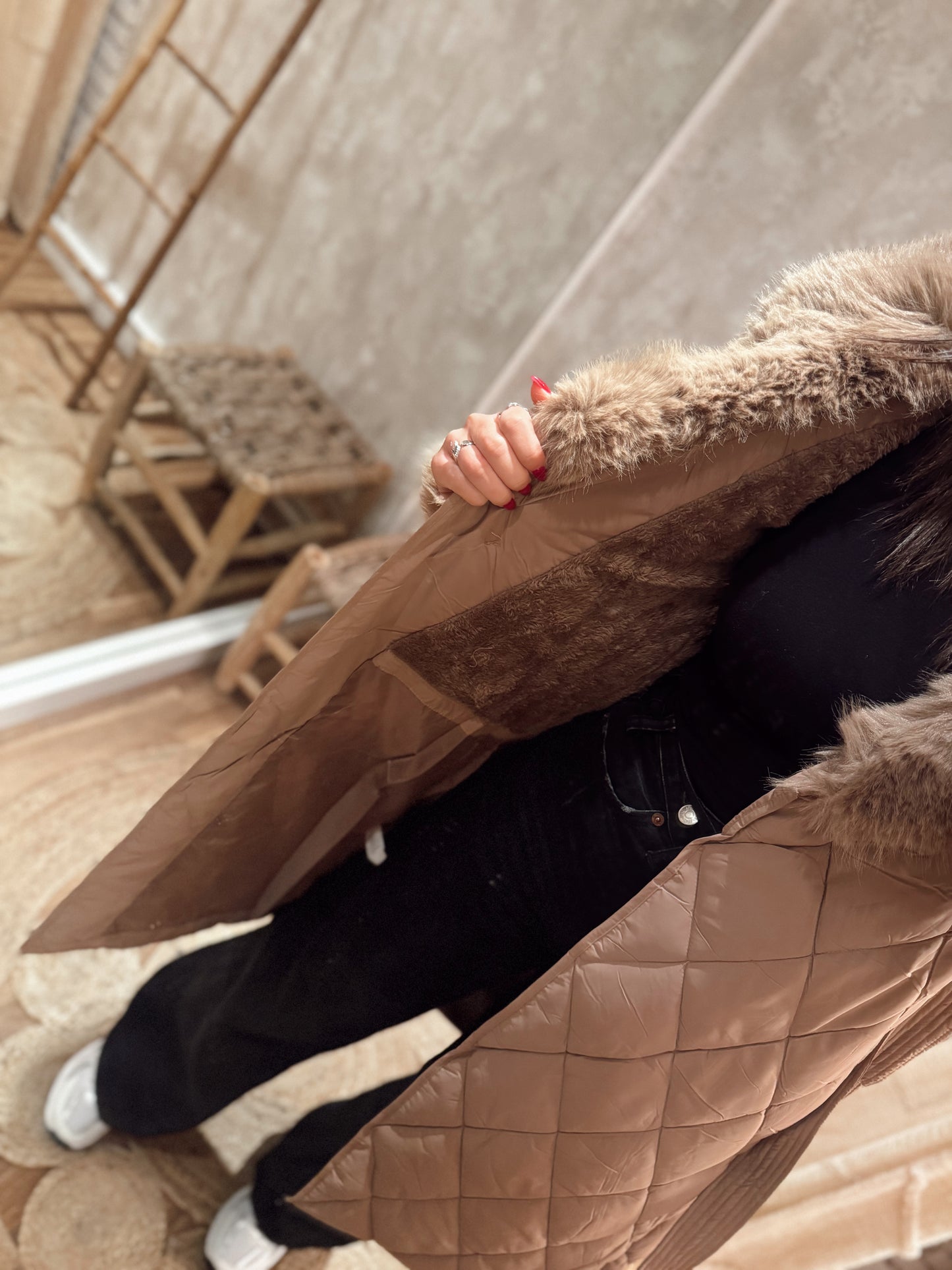 Quispo acolchoado impermeável c/ pêlo removível