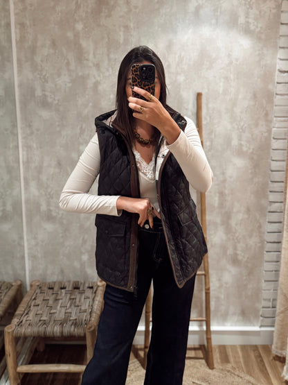 Colete acolchoado em tecido impermeável- preto