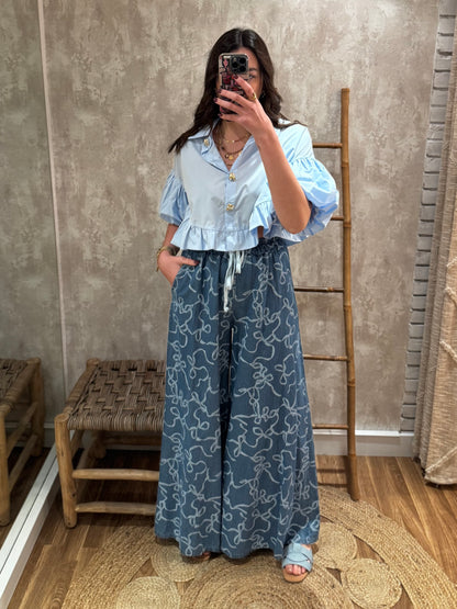 Pantalones de pierna ancha con estampado de lazo
