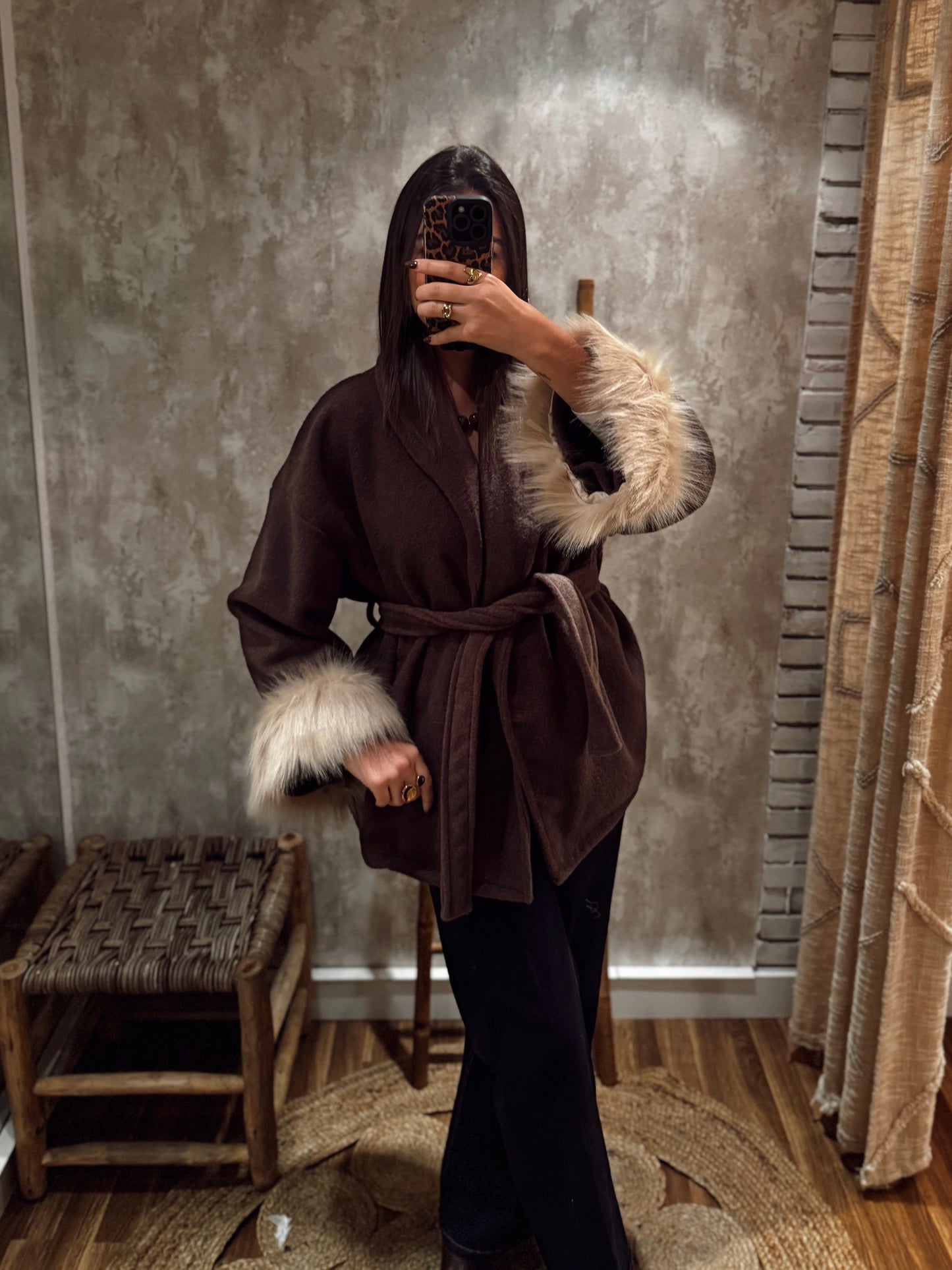 Casaco c/ pêlo nas mangas