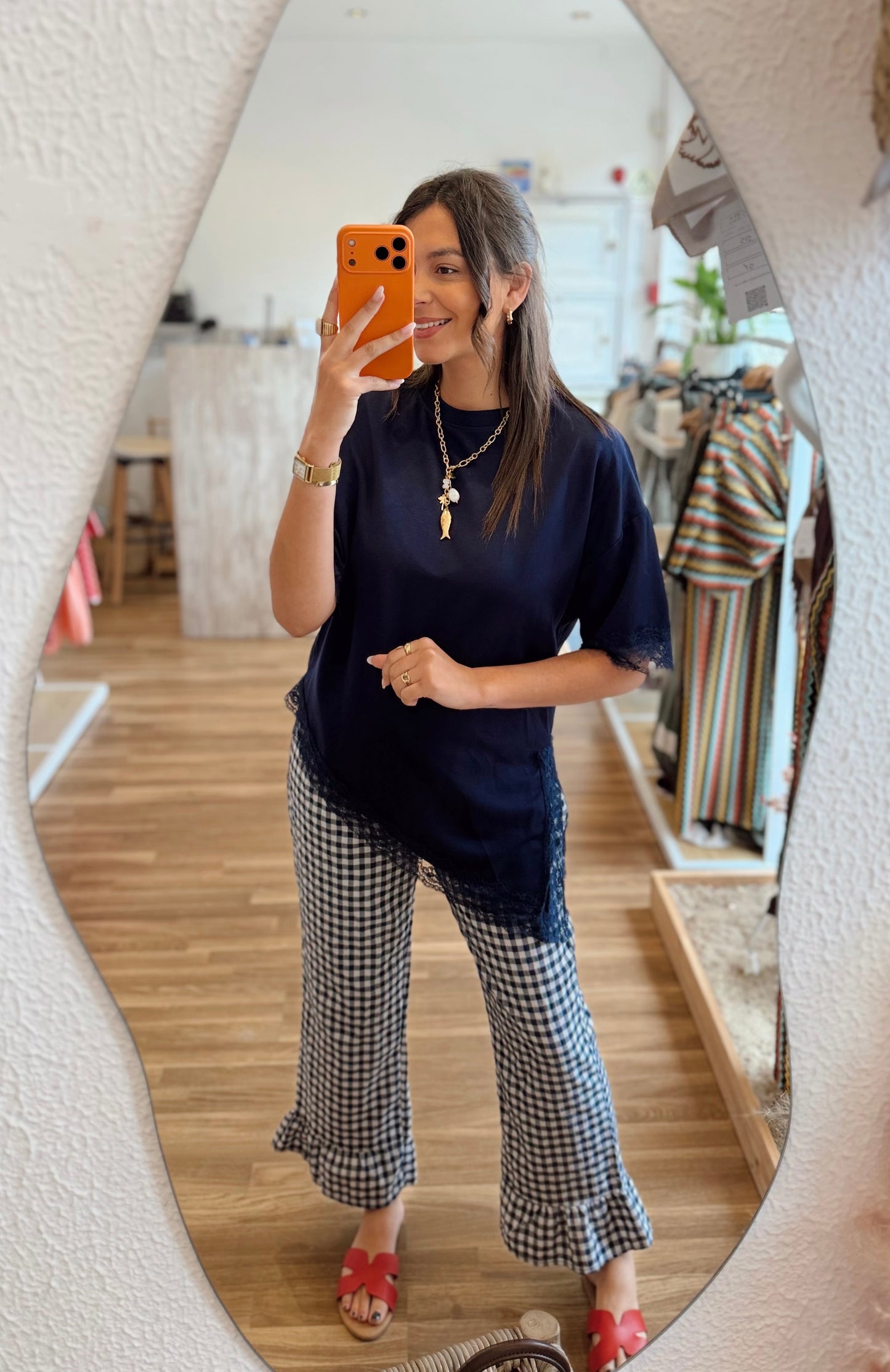 T-shirt Assimétrica com Renda