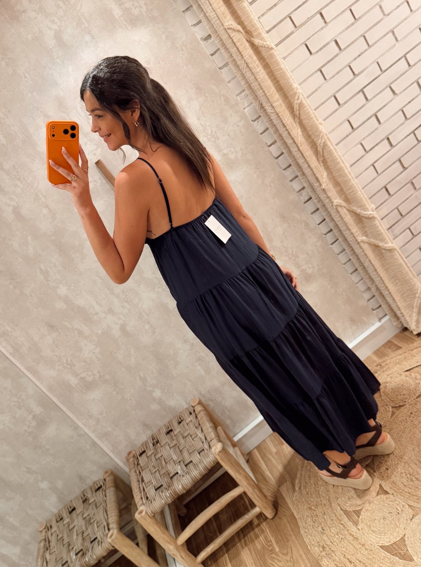 Vestido Fluido com Detalhe Dourado