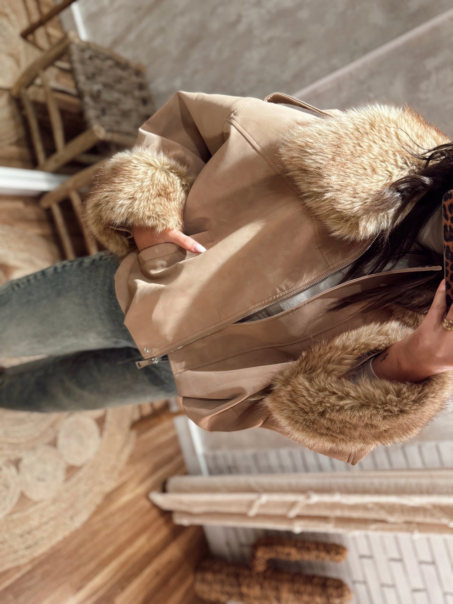 Casaco c/ gola removível, punhos em pelo e interior totalmente forrado- Mochy