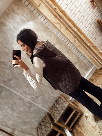 Colete acolchoado em tecido impermeável-Castanho