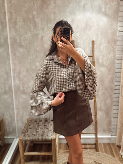 Camisa em padrão axadrezado c/folhos nas mangas