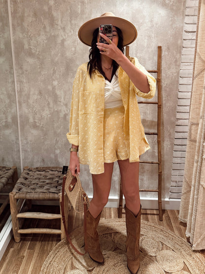 Conjunto de camisa y pantalón corto con estampado vichy y caléndula - Mochy