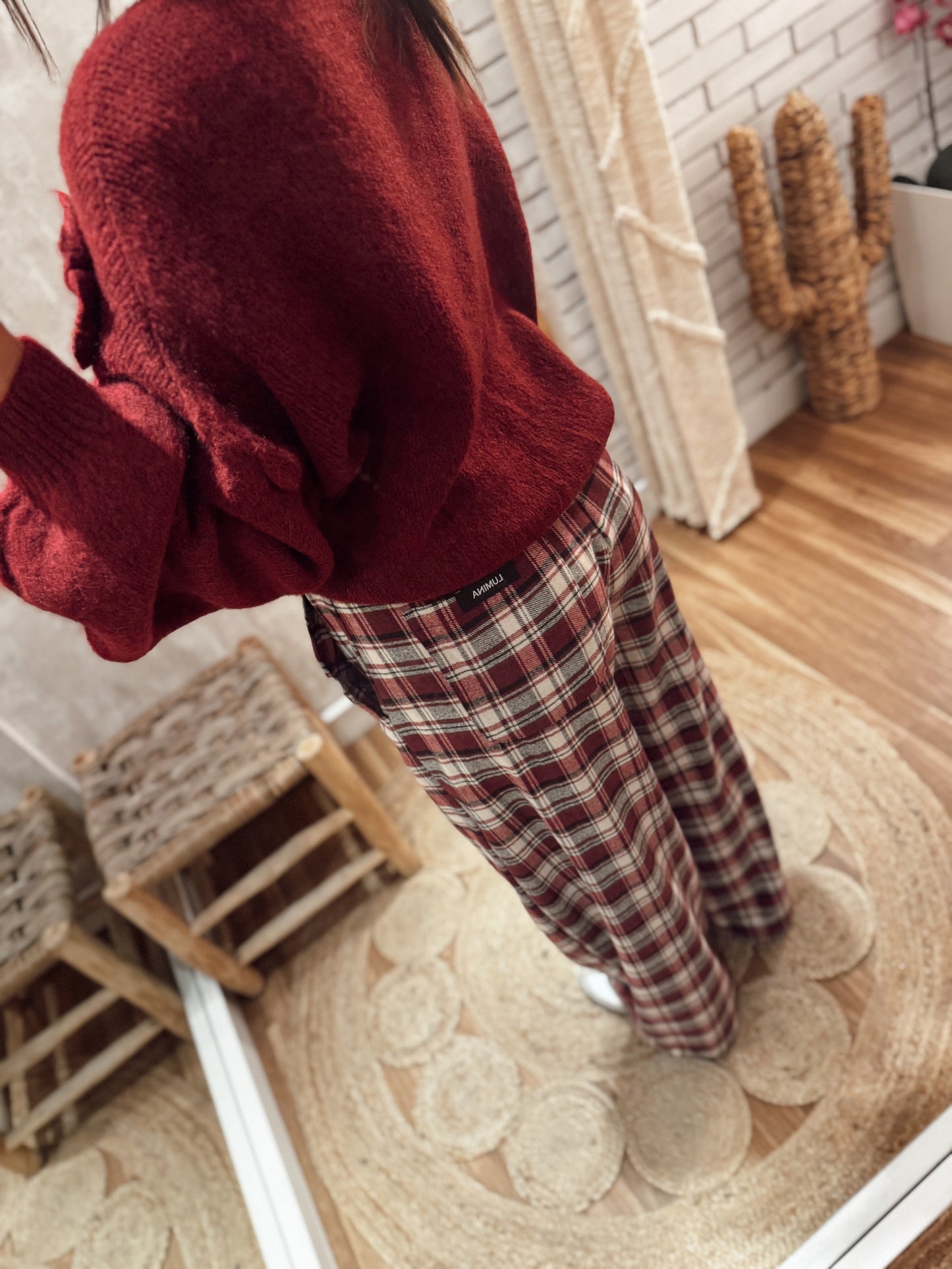 Calças da Lumina em padrão xadrez bordô