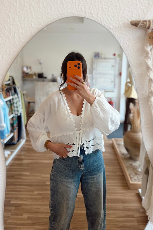 Blusa Boho-Chic com Bordado Inglês