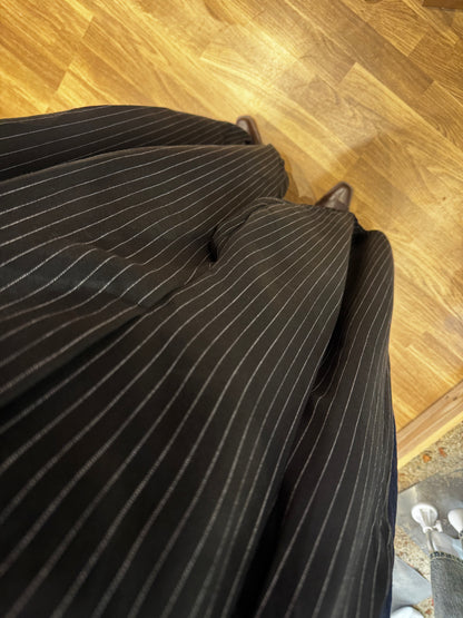 Calças estilo alfaiataria – modelo Aladdin com riscas