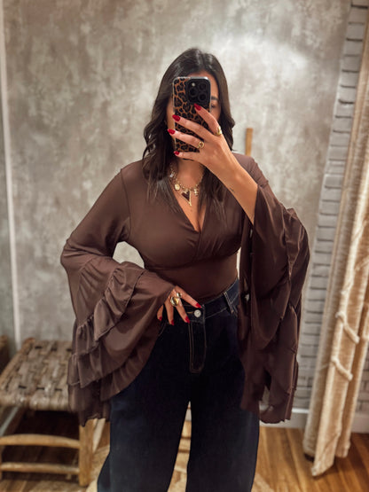 Body em V c/ mangas largas c/folhos