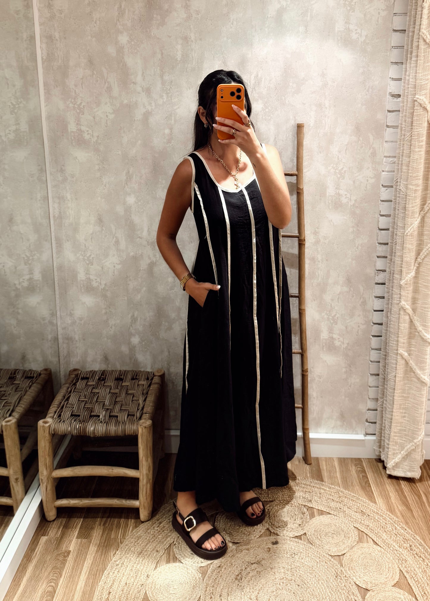 Vestido Longo Linhas Verticais