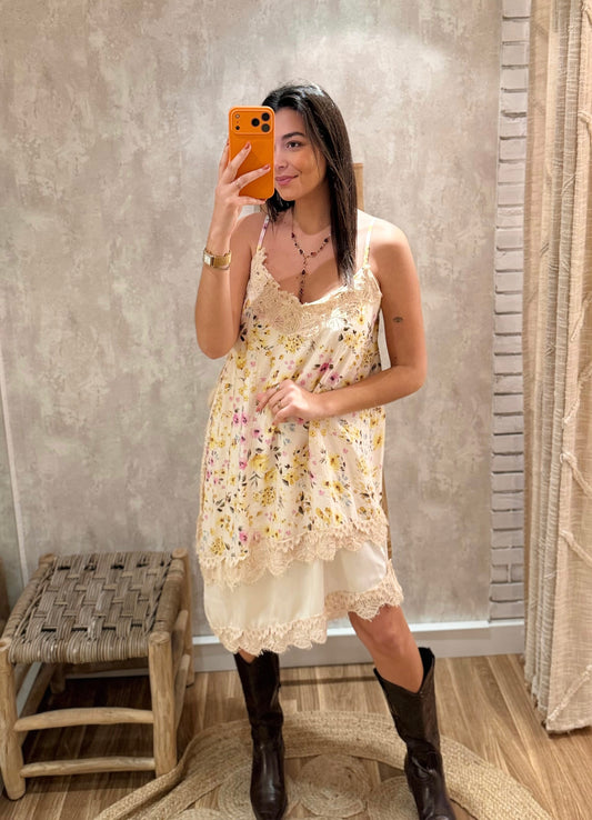 Vestido Floral com Renda