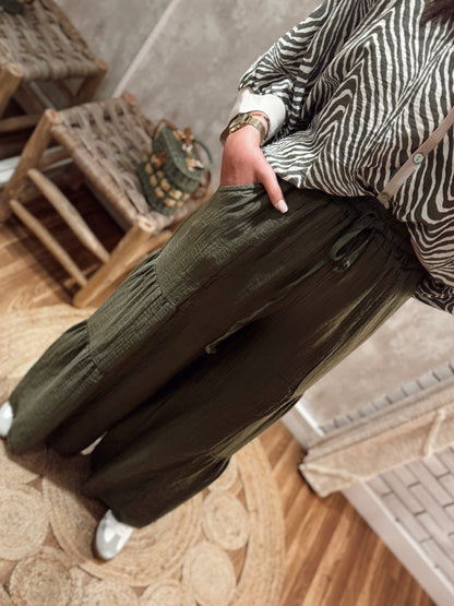 Pantalones anchos de tejido ligero y fluido